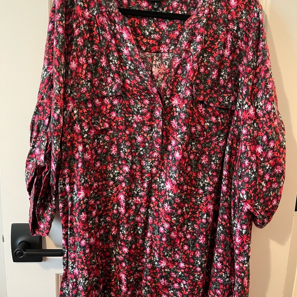Torrid Womens Size 5 Harper Blouse Floral Red Cottagecore Roll tab